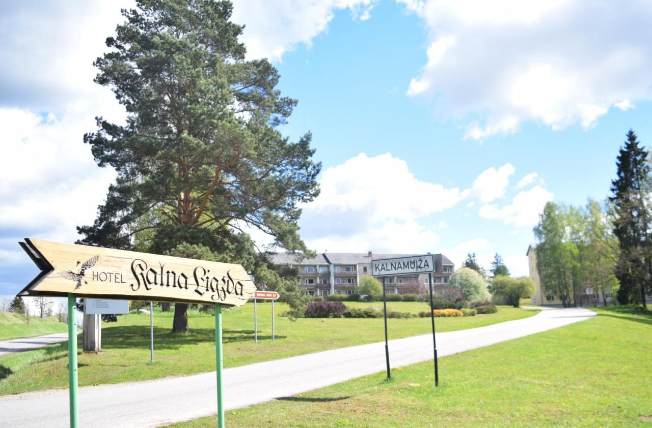 Kalna Ligzda Hotell Smiltene Exteriör bild